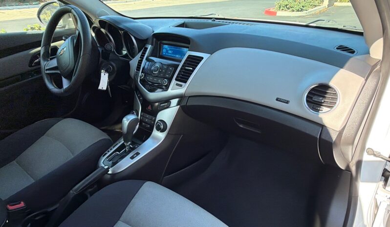 
								2014 Chevy Cruz full									