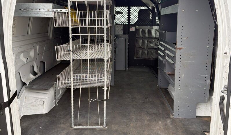 
								2010 Ford Econoline E-250 full									