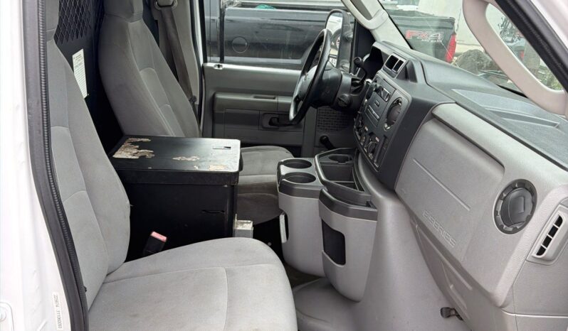 
								2010 Ford Econoline E-250 full									